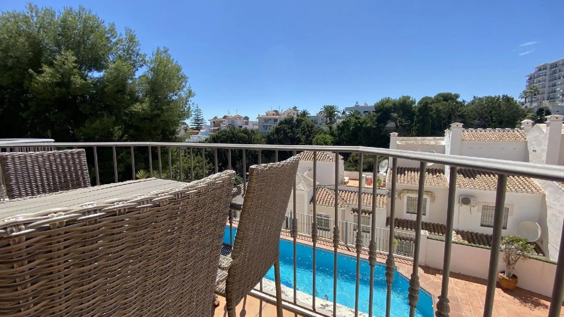 Apartment Ferienwohnung Fuer 6 Personen Ca 100 Qm In Nerja, Andalusien Costa Del Sol